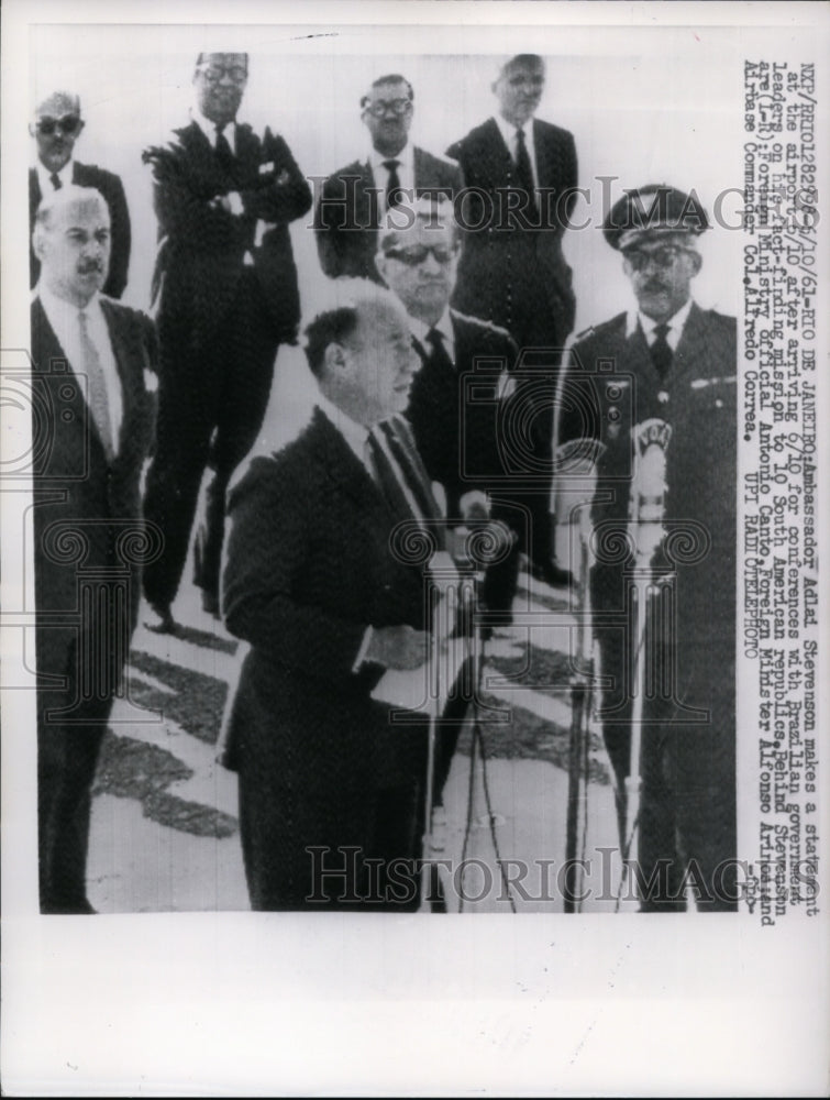 1961 Press Photo US ambassador to the UN Adlai Stevenson in Rio de Janiero - Historic Images