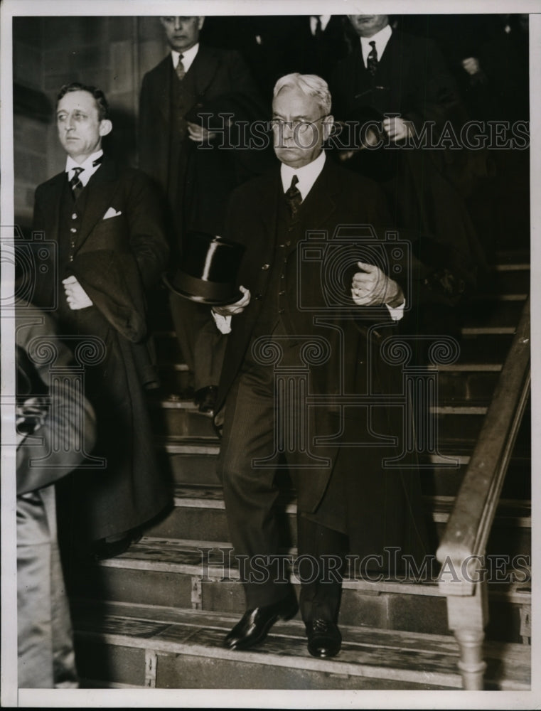 1935 Press Photo Sen Hiram Johnson &amp; Pall Bearer Leaving Church After Services - Historic Images