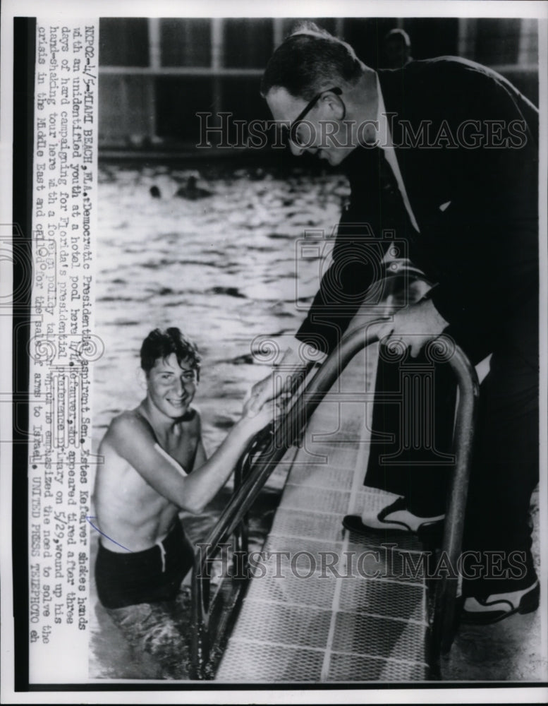 1956 Press Photo Sen Estes Kefauver Shakes Hands with Youth at Hotel Pool - Historic Images