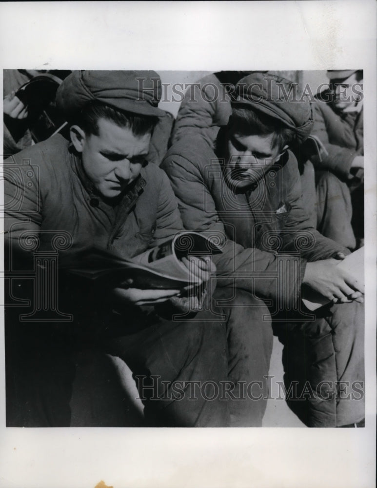 1952 Press Photo 2 American POWs in Korea Await Prisoner Swap - nep09585-Historic Images