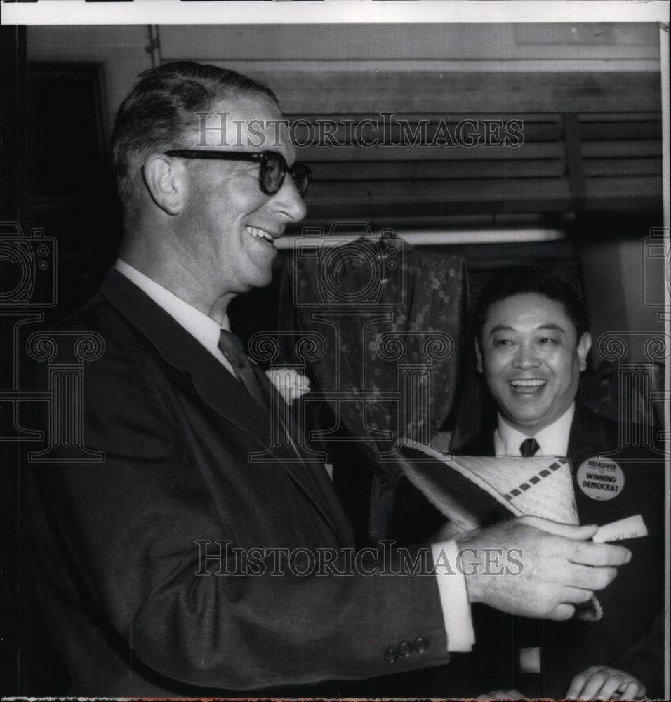 1956 Press Photo Sen Estes Kefauver Visits San Francisco&#39;s Chinatown - Historic Images