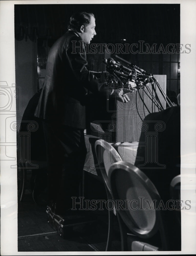 1970 Press Photo Lee Bailey Makes Appeal to Pres Nixon to Halt Air Controllers - Historic Images
