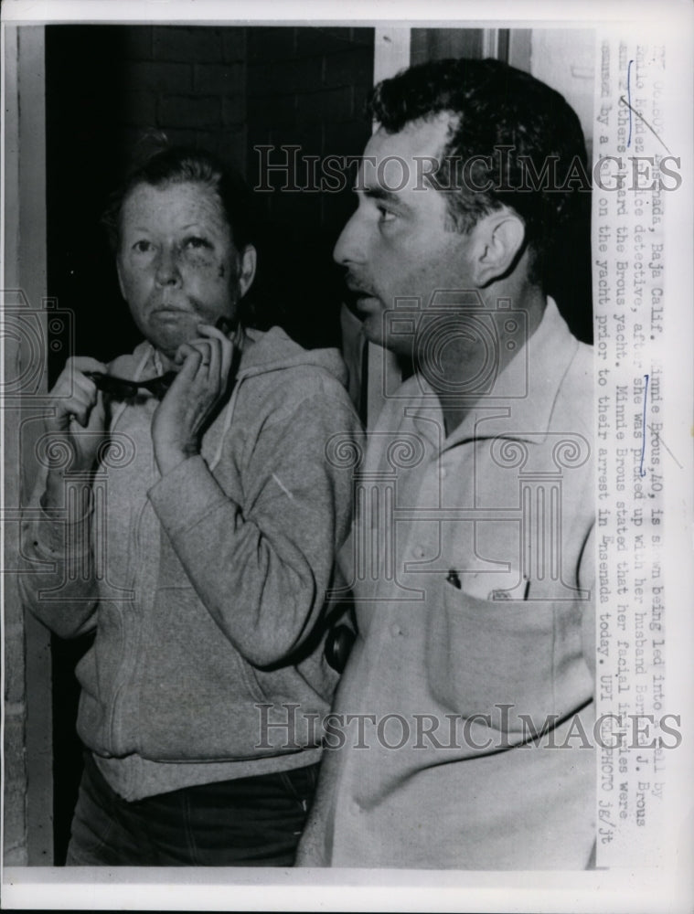 1961 Press Photo Minnie Brous Led Into Cell by Emilio Mendez After Arrest - Historic Images