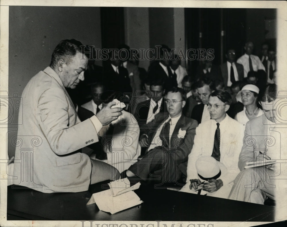 1933 Press Photo Gen Hugh S. Johnson in First Press Conference - Historic Images