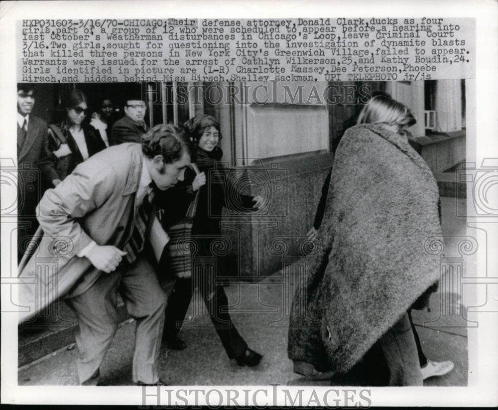 1970 Press Photo 2 Girls Suspected of Dynamite Blast Fail to Appear in Court - Historic Images