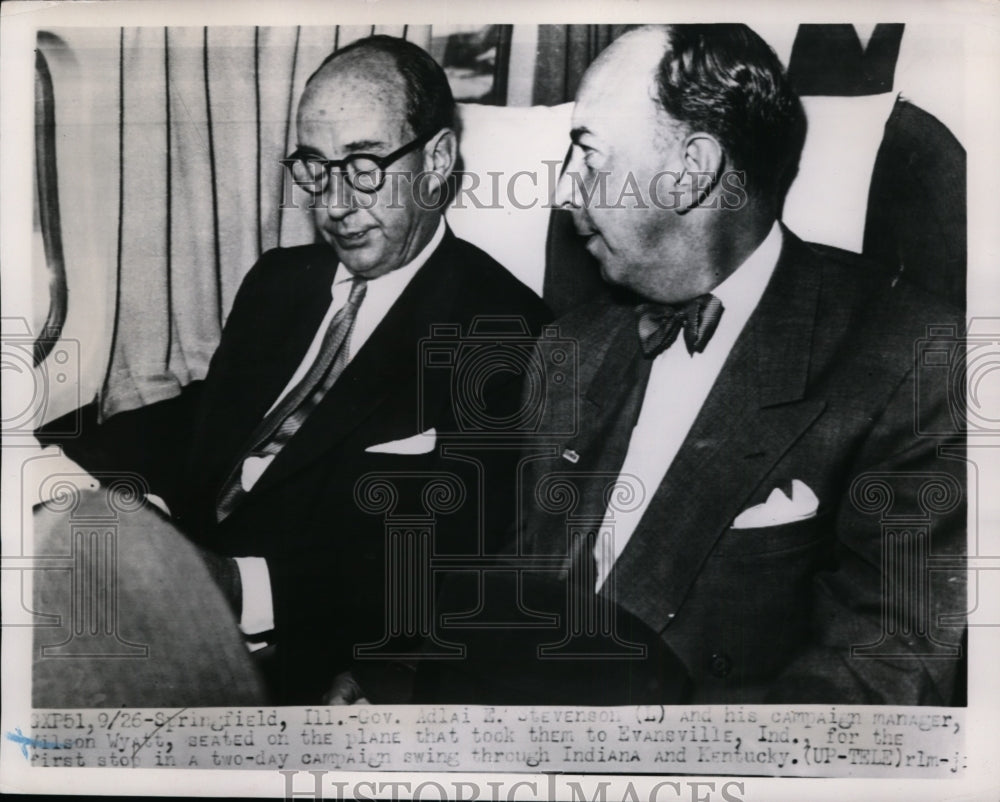 1952 Press Photo Gov Adlai Stevenson &amp; Cmpgn Manager Wilson Wyatt on Plane-Historic Images