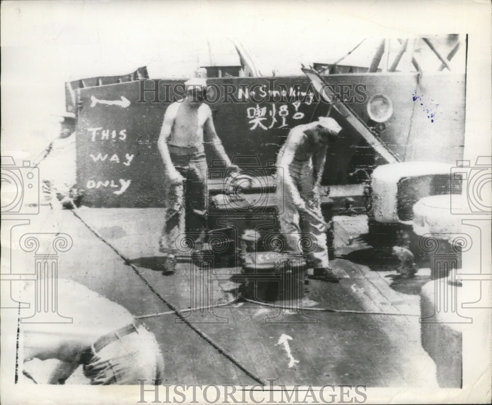 1946 Seamen WH Brown &amp; HL Robinson batten down the hatches - Historic Images