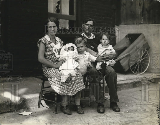 1937 Mr & Mrs Gus Grazrano and 3 of 8 of their children  - Historic Images