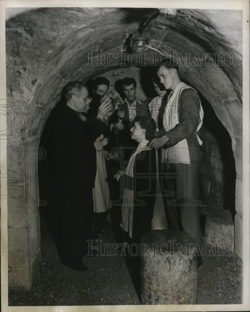 1948 Press Photo Paris Animalists prepare to initiate new member - Historic Images