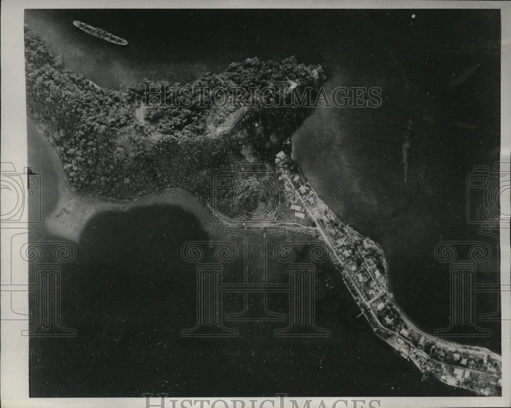 1943 Salamaua Bombadiers eye view of Salamaua  - Historic Images