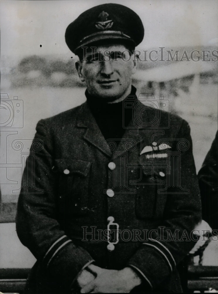 1935 British Flight Lieutenant H.L. Beatty killed in crash in Sicily - Historic Images