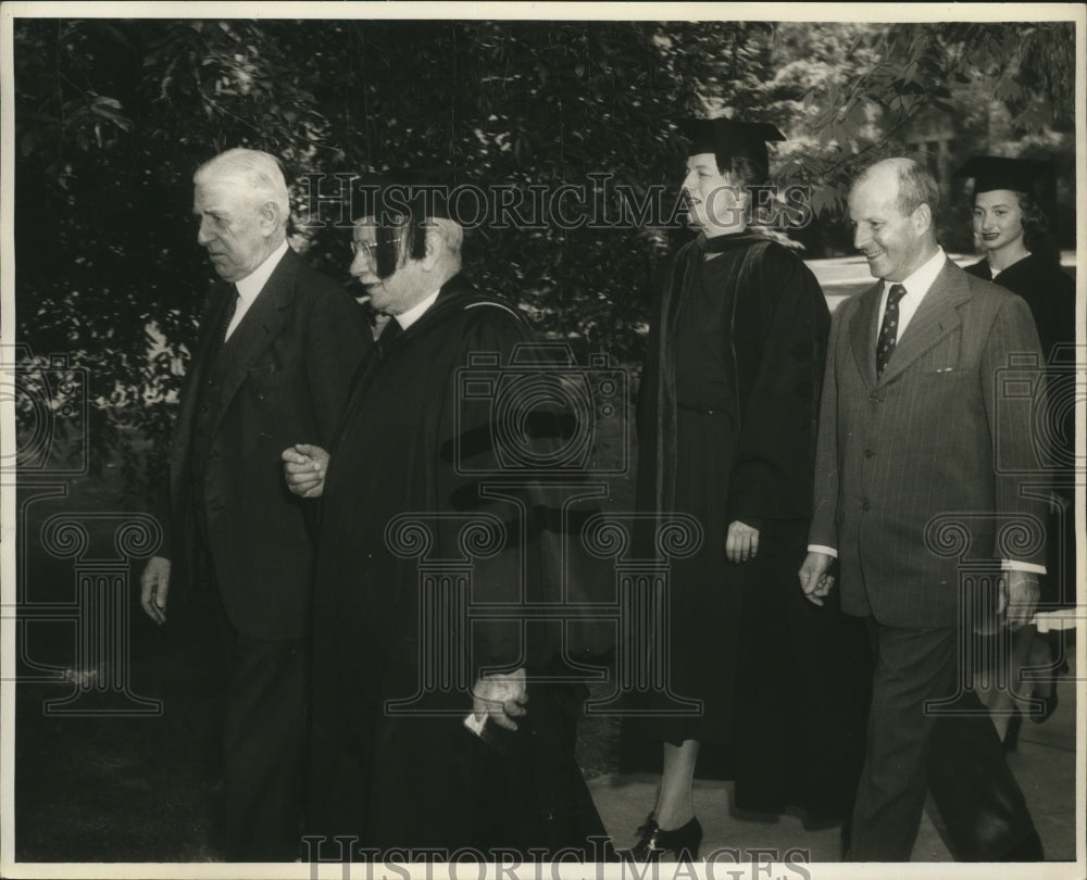 1949 Officials and guests at commencement at Bryn Mawr College in PA - Historic Images