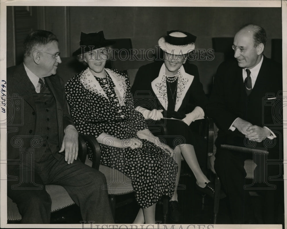 1940 Press Photo Sec. Treasury Henry Morgenthau defends gold policy, Washington-Historic Images