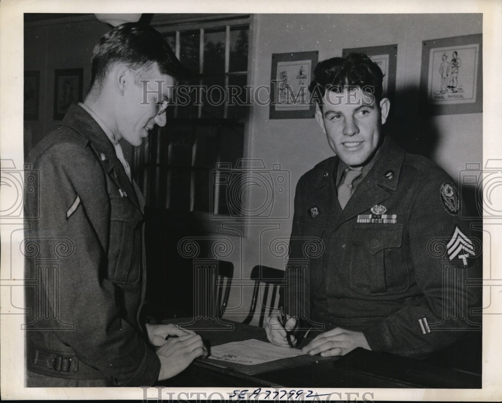 1945 Duane Kinman signs discharge papers at Ford Lewis, Washington - Historic Images