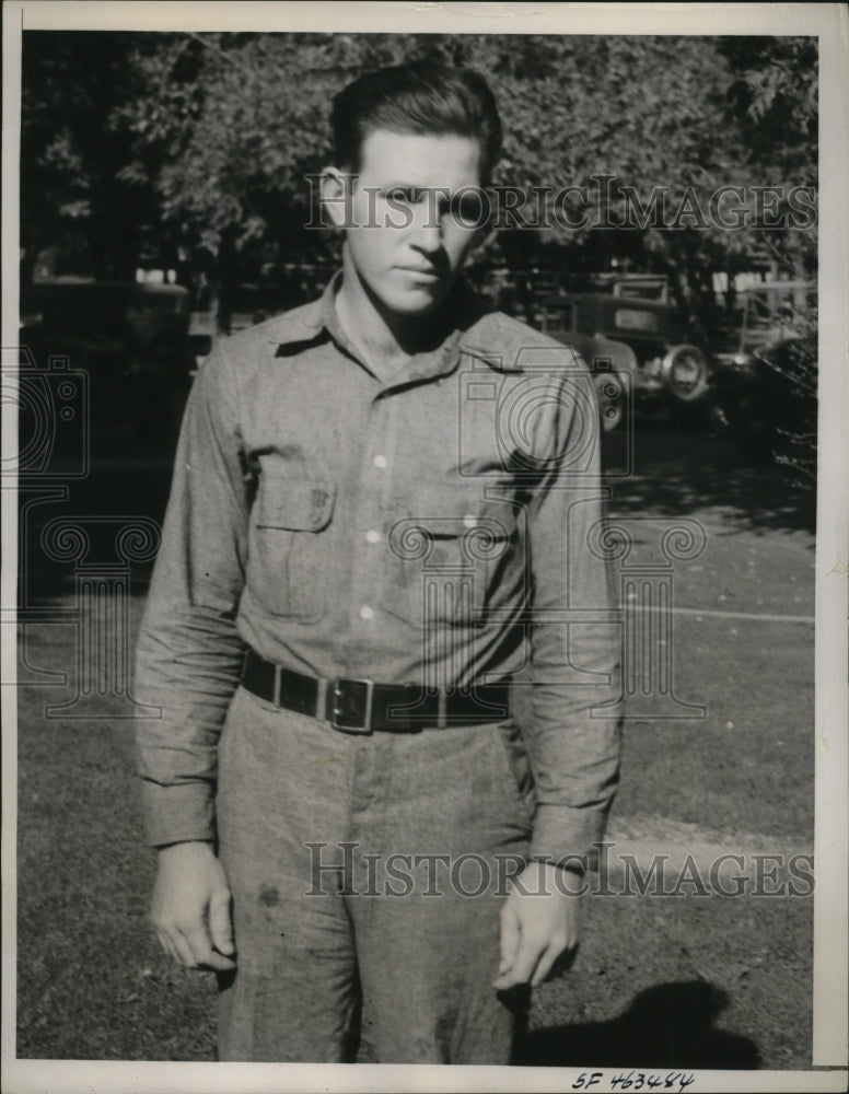 1938 Woodrow Harwell waits outside Merced, CA hospital for wife - Historic Images