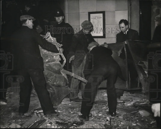 1939 Press Photo London Wreckage from explosion in Lancaster Square Station - Historic Images