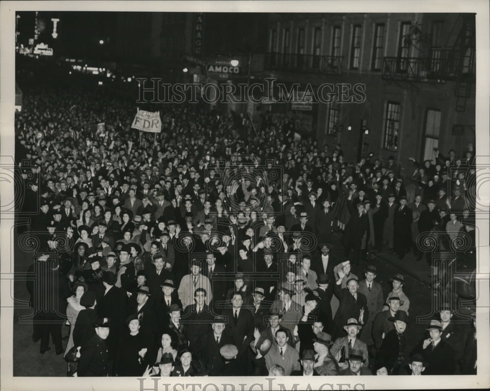 1940 Press Photo People outside Madison Square Garden, NY for Roosevelt&#39;s speech - Historic Images