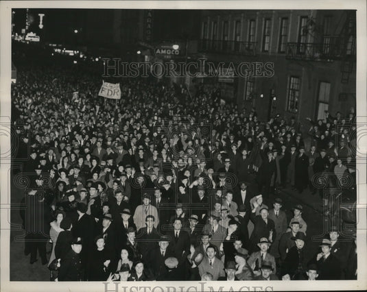 1940 Press Photo People outside Madison Square Garden, NY for Roosevelt's speech - Historic Images