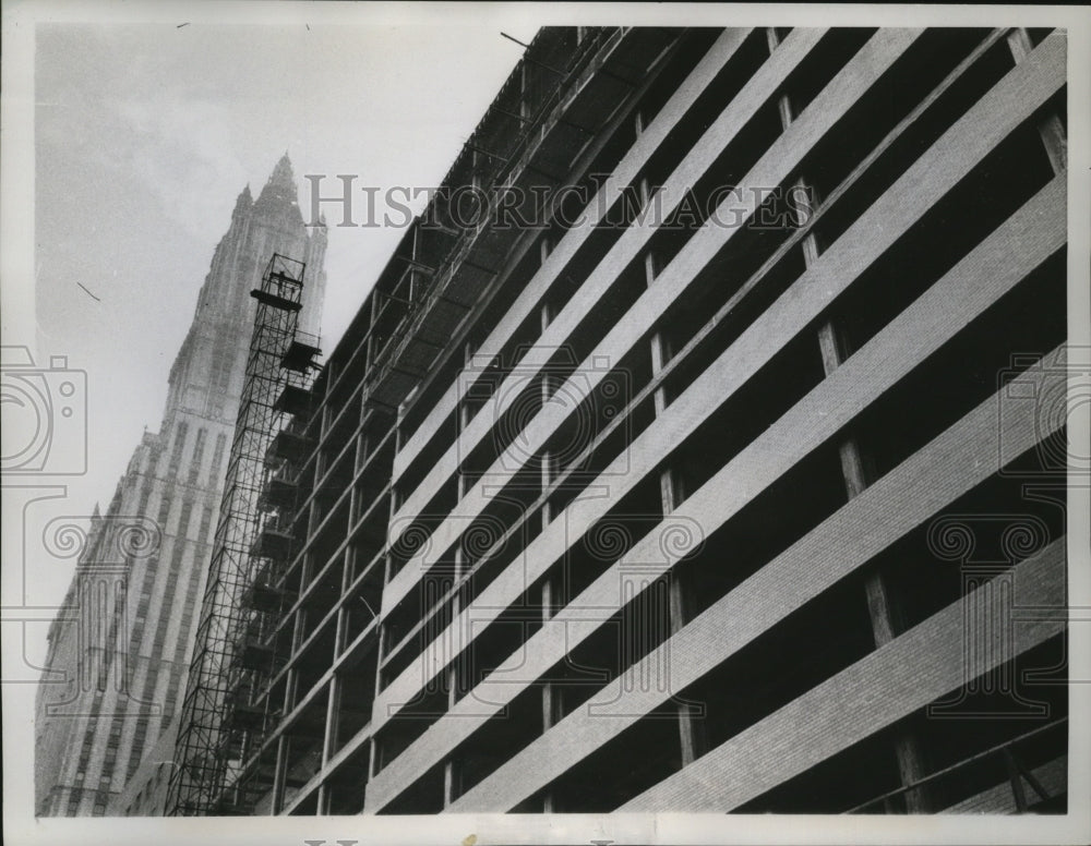 1957 Press Photo New York New construction in front of Woolworth Building - Historic Images