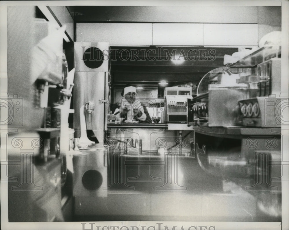 1958 Press Photo New York Santa ducks into subway entrance for cup of coffee-Historic Images