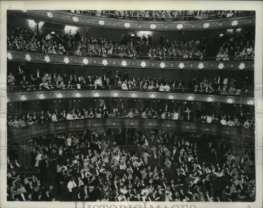 1942 Press Photo New York Diamond Horseshoe at Metropolitan Opera House - Historic Images