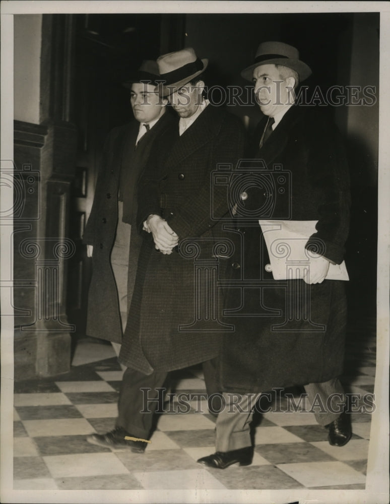 1940 Press Photo New York LeRoy Keegan enters Federal Court to face arraignment-Historic Images