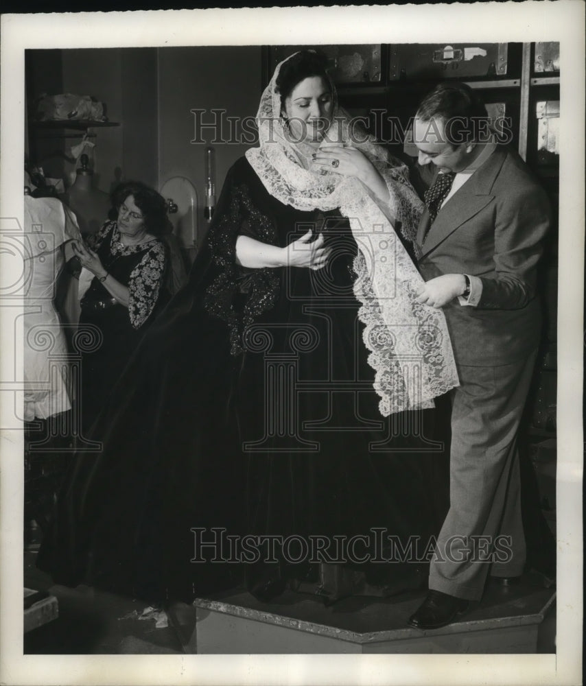 1940 Press Photo New York Fashion designer Ladislas Cyettel - nera05476 - Historic Images