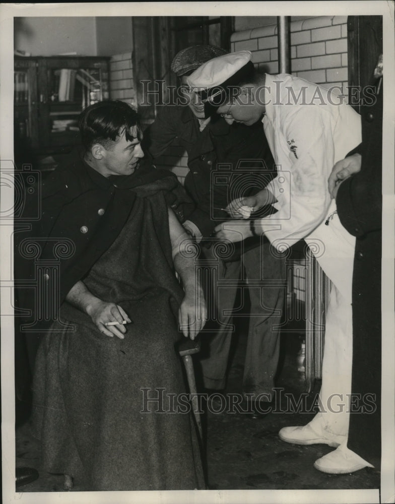 1939 Press Photo William Murphy receives anti-tetanus injection in New York City - Historic Images