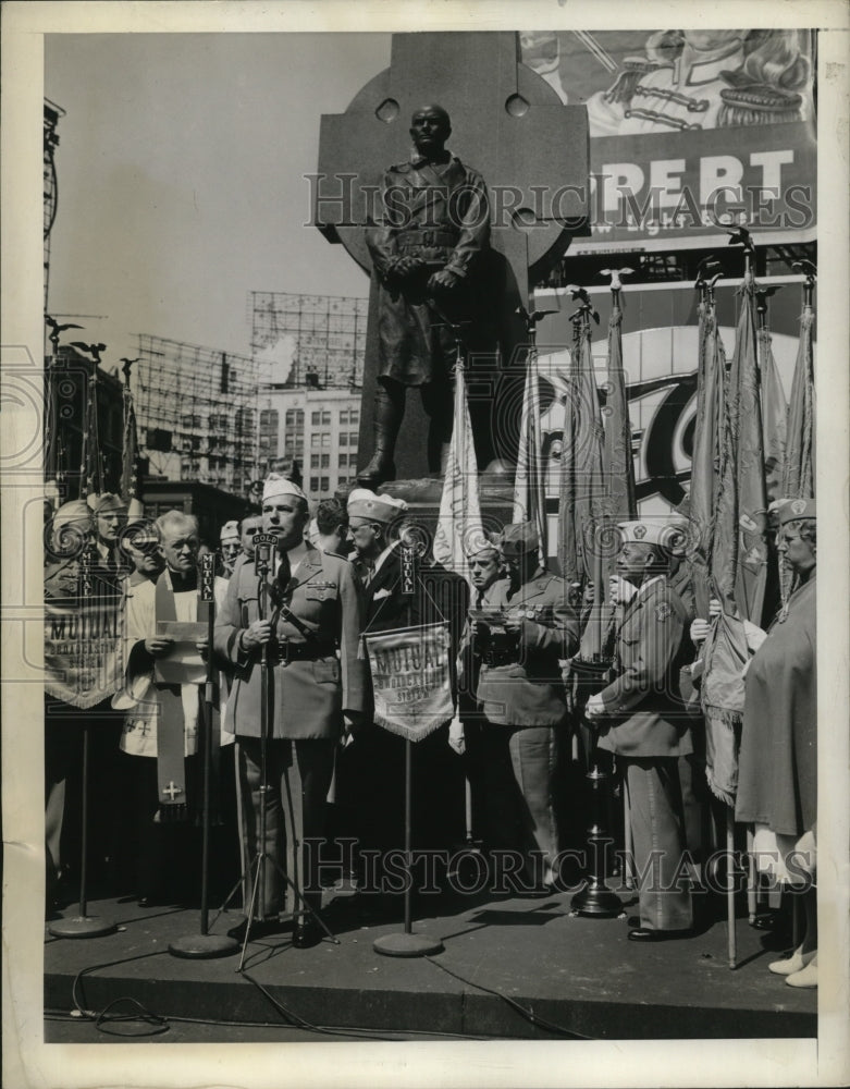 1943 Press Photo New York Charles HA Brophy speaks at Good Friday service - Historic Images