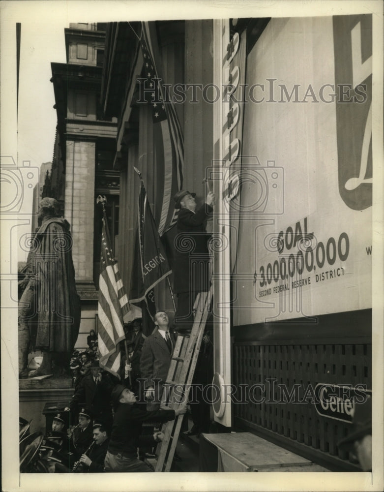 1943 Press Photo War Loan rally at Sub-treasury building in New York City - Historic Images