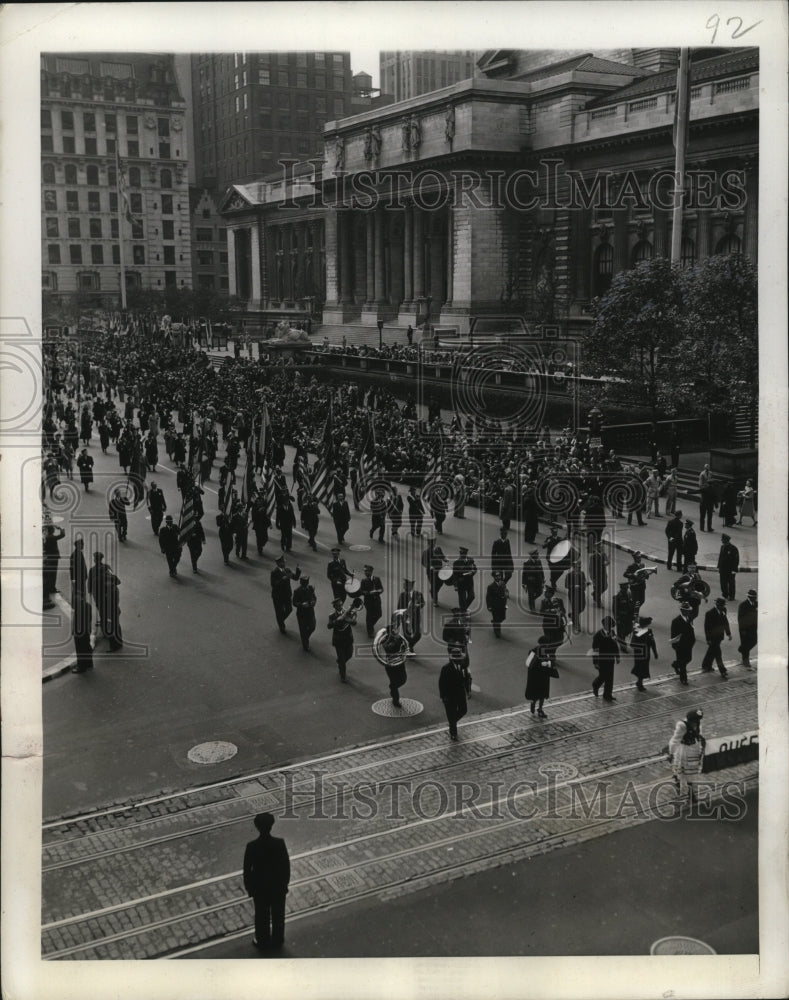 1942 Press Photo New York Thousands march in Pulaski Day parade - nera05987-Historic Images