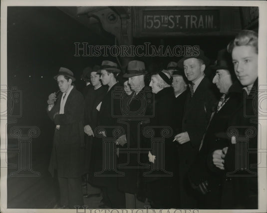 1938 Crowds at Rector Street station in New York for last train - Historic Images