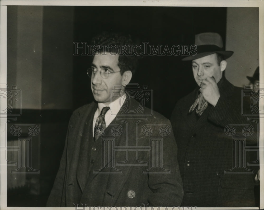 1939 Press Photo Michael Petrella leaves police headquarters in New York City - Historic Images