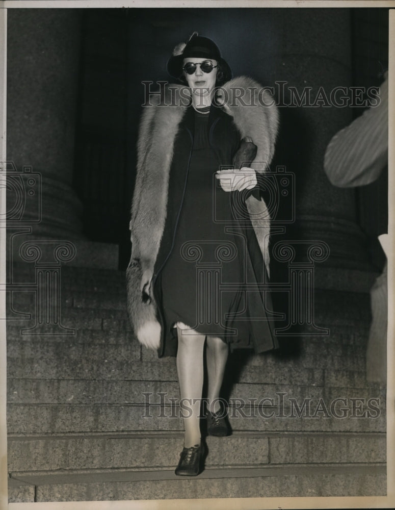 1938 Press Photo Senta De Wagner leaves Federal Court - nera06820 - Historic Images