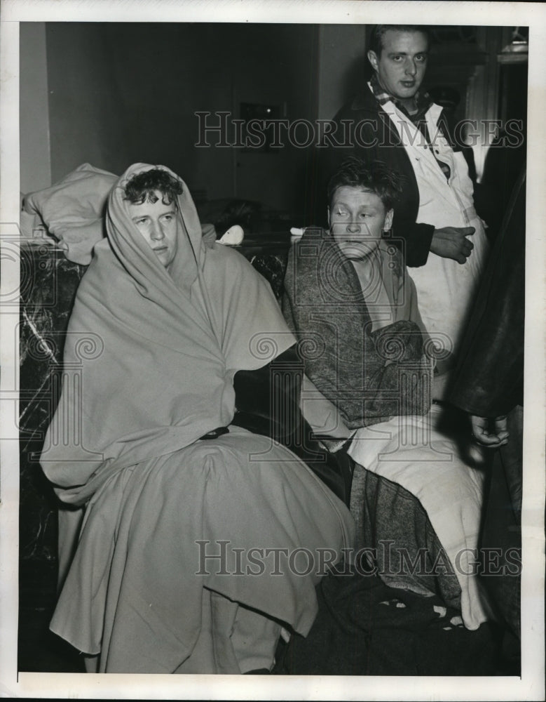 1945 Press Photo New York Survivors of Eastern Airlines plane crash - nera06941 - Historic Images