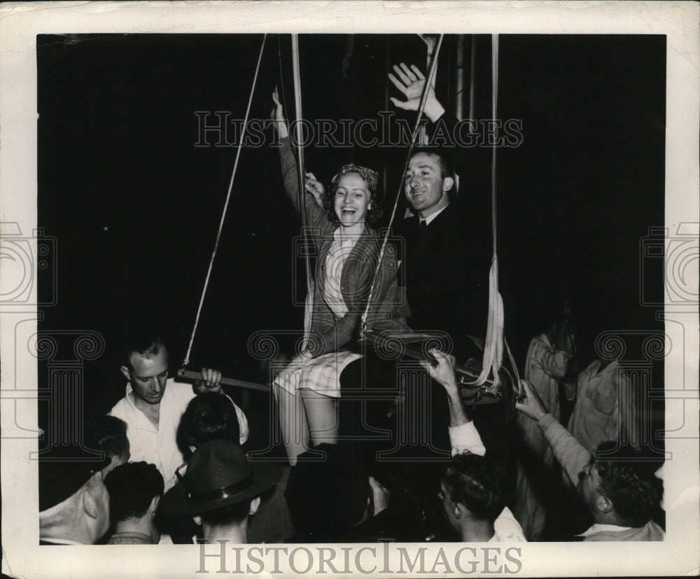 1939 Press Photo New York Agnes Neilson &amp; Lawrence Tetrault rescued - Historic Images