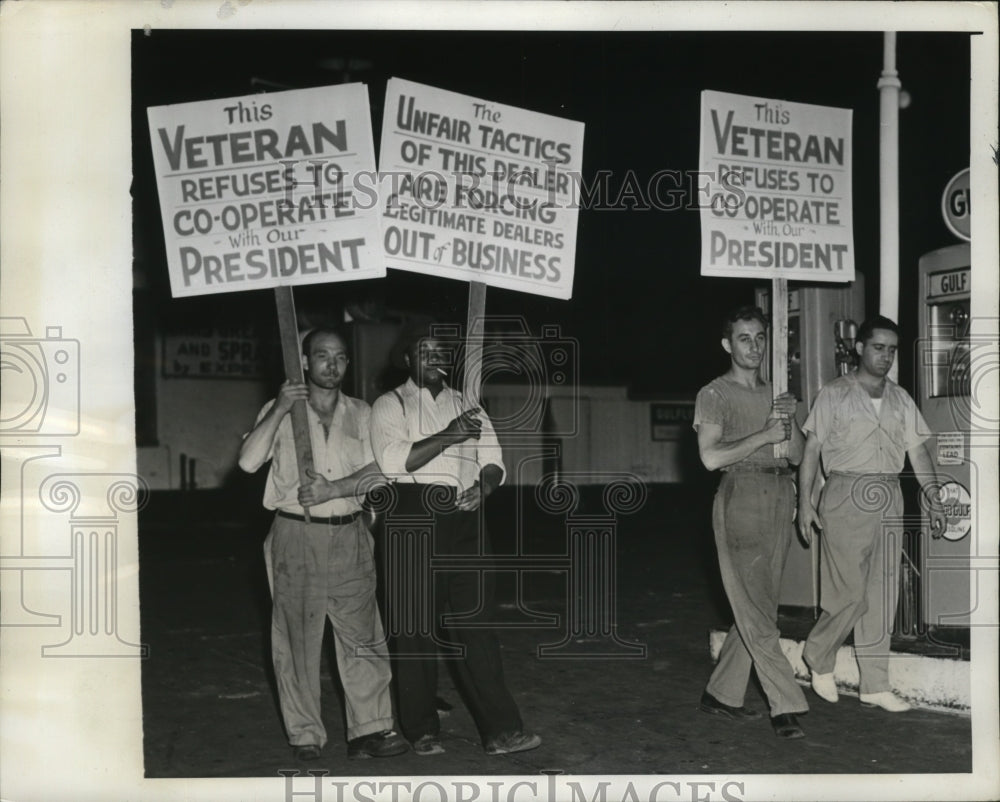 1941 Press Photo Pickets from Independent Gasoline Dealers Association in NYC - Historic Images