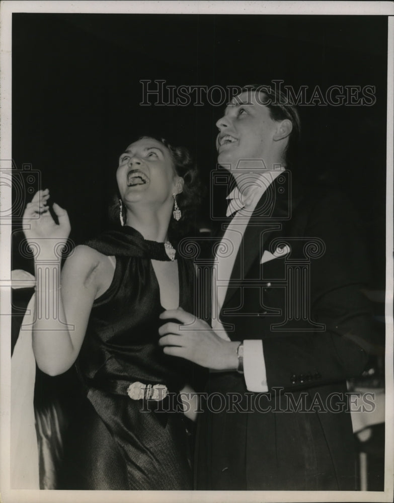 1936 Press Photo Charmion Kineon &amp; William Nichols star gaze while dancing - Historic Images