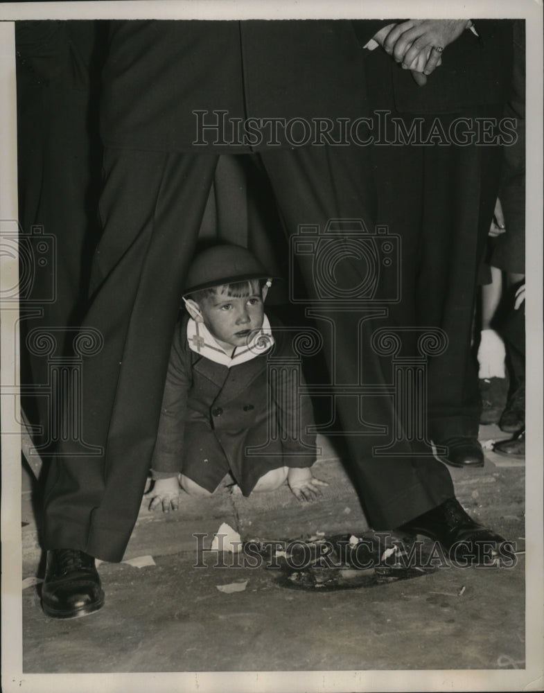 1937 Press Photo New York Robert Stewart watches American Legion Parade - Historic Images