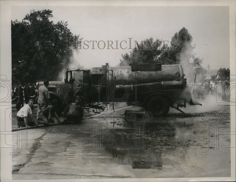 1937 Press Photo Garden City Jesse Greer injured when asphalt truck exploded - Historic Images