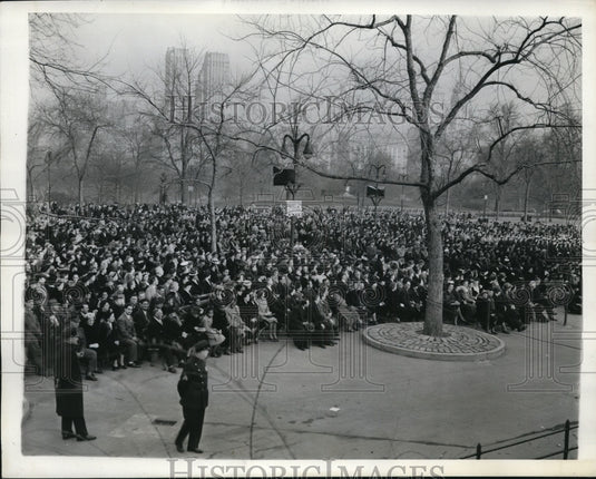 1943 Press Photo New York Sunrise Easter service in Central Park - nera08485 - Historic Images