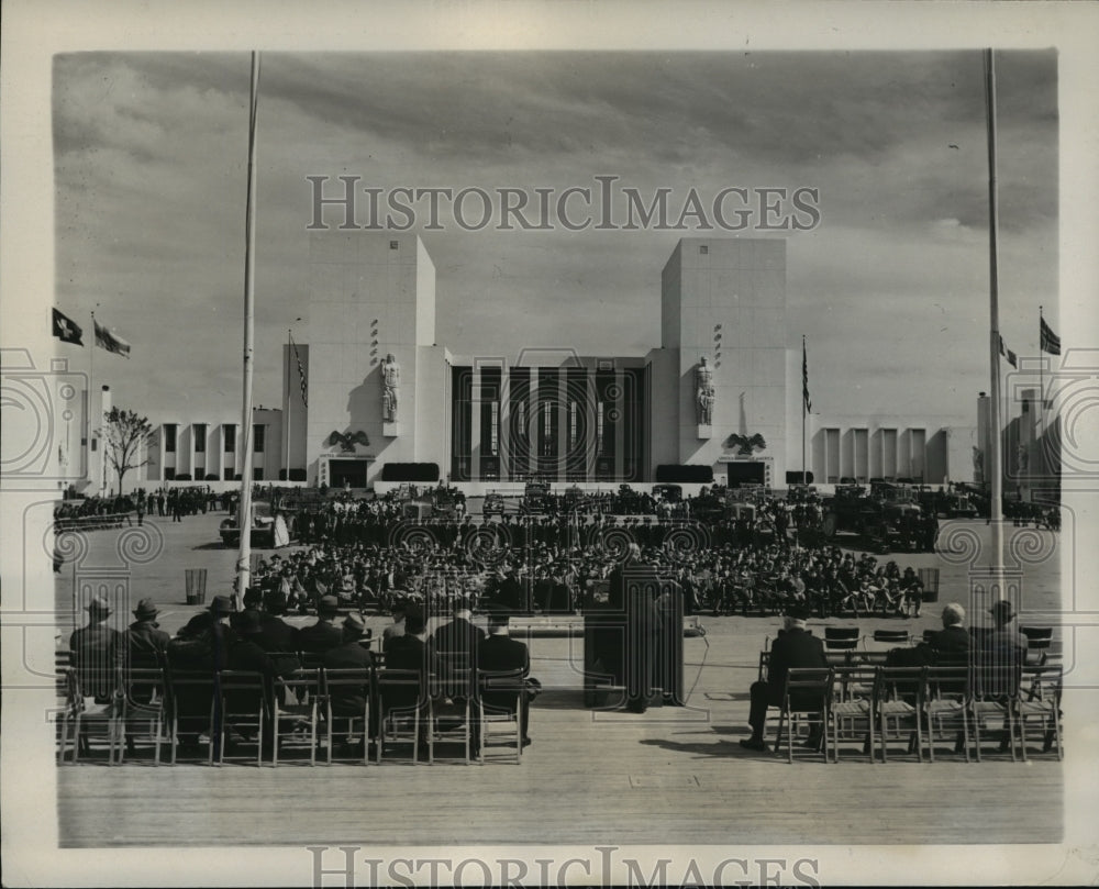 1940 Press Photo New York Fire Commissioner John McElligott speaks - Historic Images