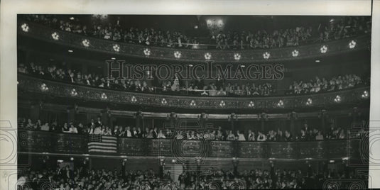 1945 Press Photo New York Diamond Horseshoe at Metropolitan Opera - nera08705 - Historic Images