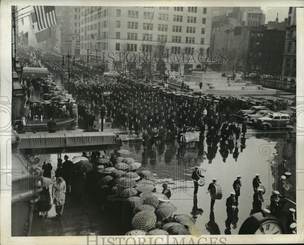 1943 Press Photo New York St Patricks Day parade on Fifth Avenue in New York - Historic Images