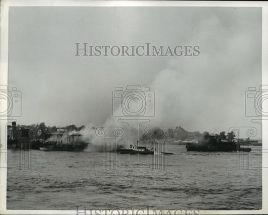 1941 Press Photo New York Tugboat tows away barge that caught fire on pier 27 - Historic Images