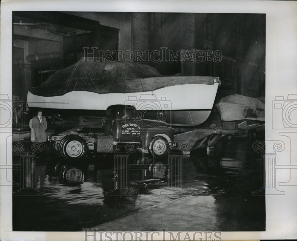 1949 Press Photo New York Owens 42 flagship rolled into place - nera08891 - Historic Images