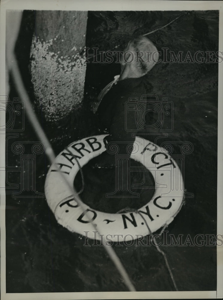 1938 Press Photo New York Philip Dennler clings to life preserver - nera08978-Historic Images