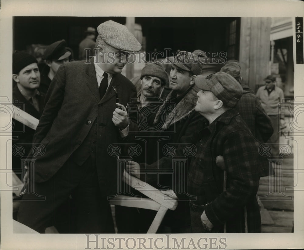 1936 Press Photo Jean Hersholt Bill Conlon and extras in The Country Doctor - Historic Images