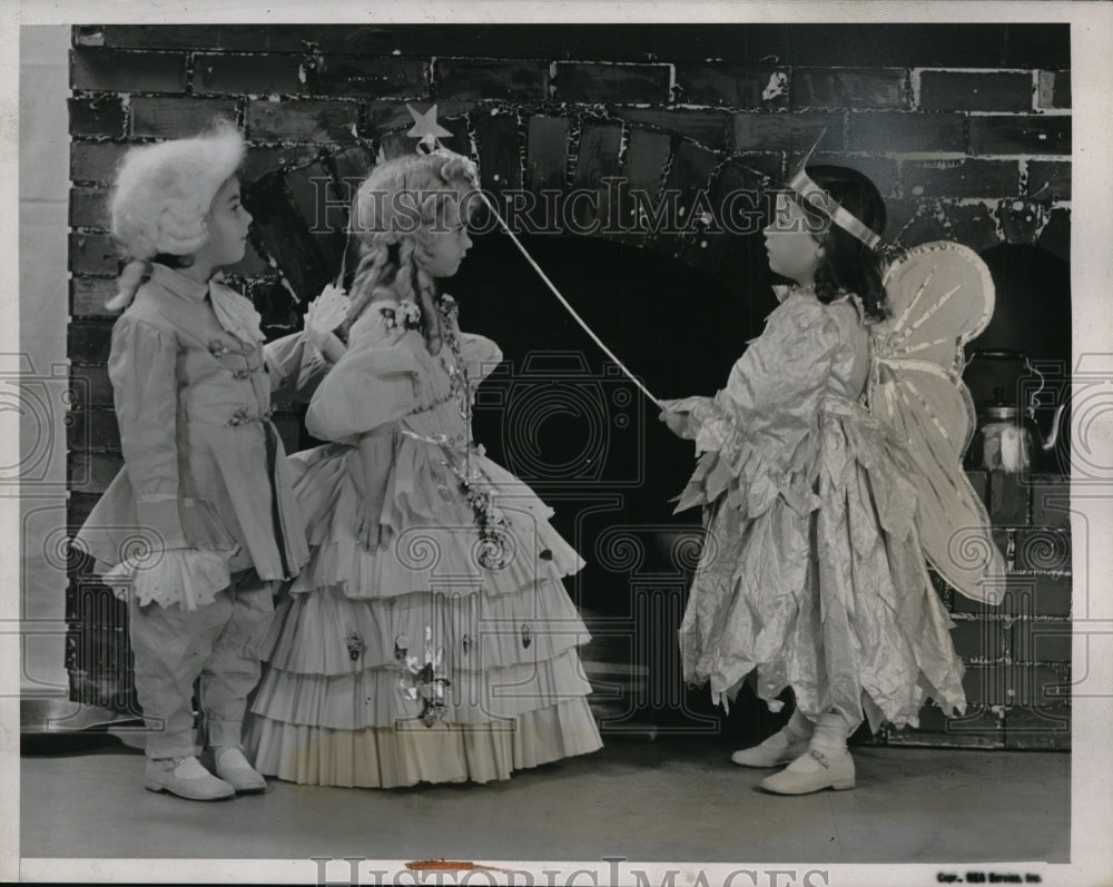 1938 Dionne quintuplets play Cinderella  - Historic Images