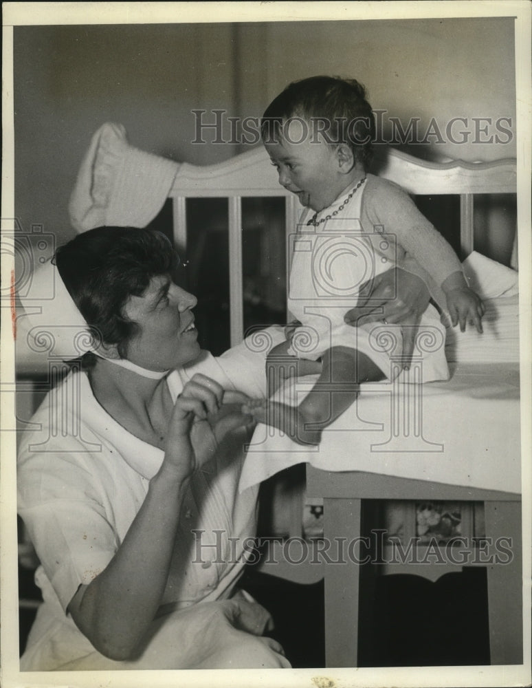 1935 Press Photo Cecile plays This Little Pig Went To The Market - nera10908 - Historic Images